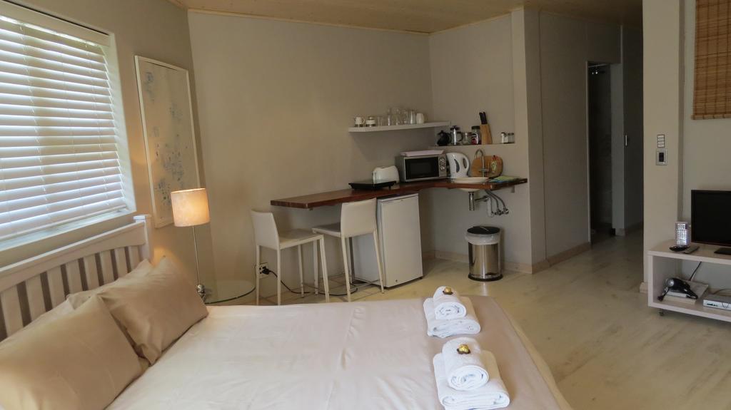 Kasa Nama Hotel Edgemead Стая снимка
