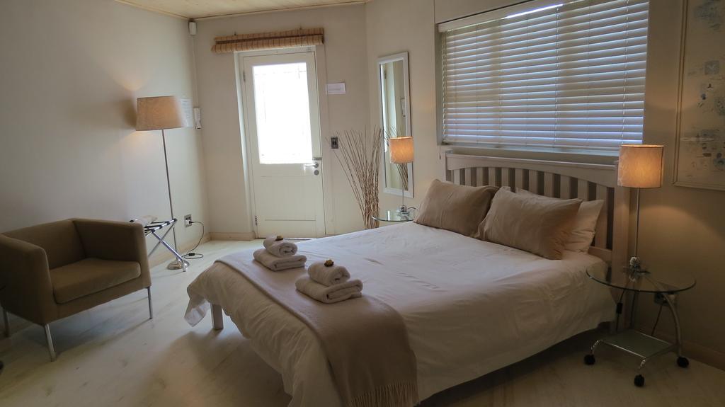Kasa Nama Hotel Edgemead Стая снимка