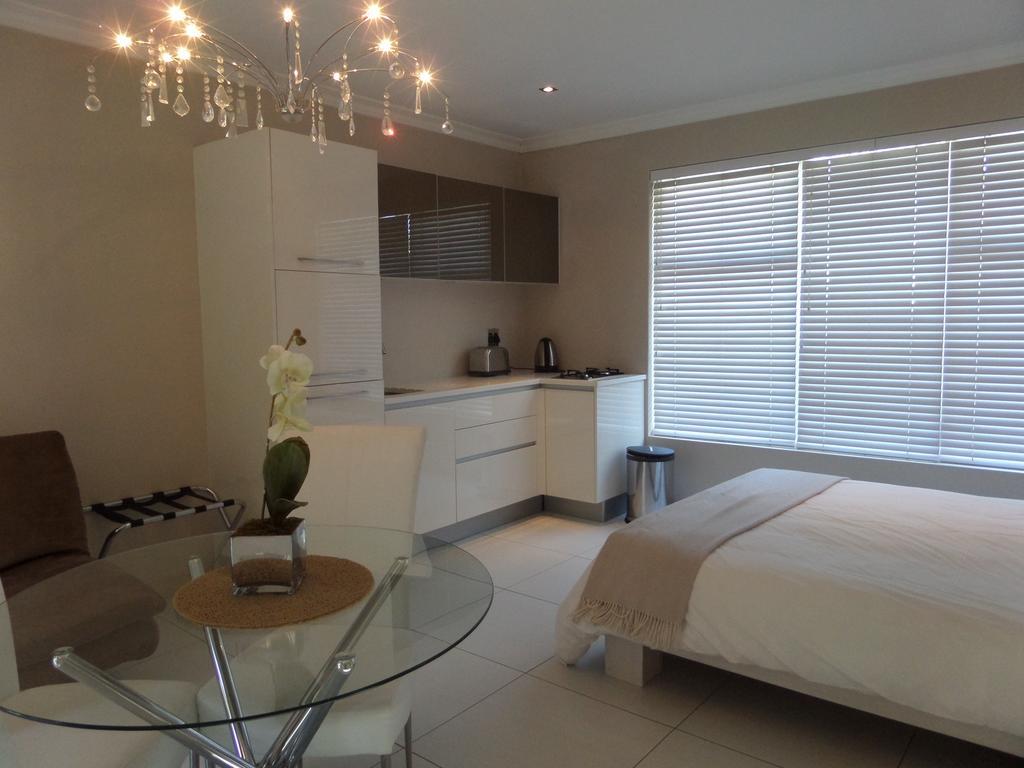 Kasa Nama Hotel Edgemead Стая снимка