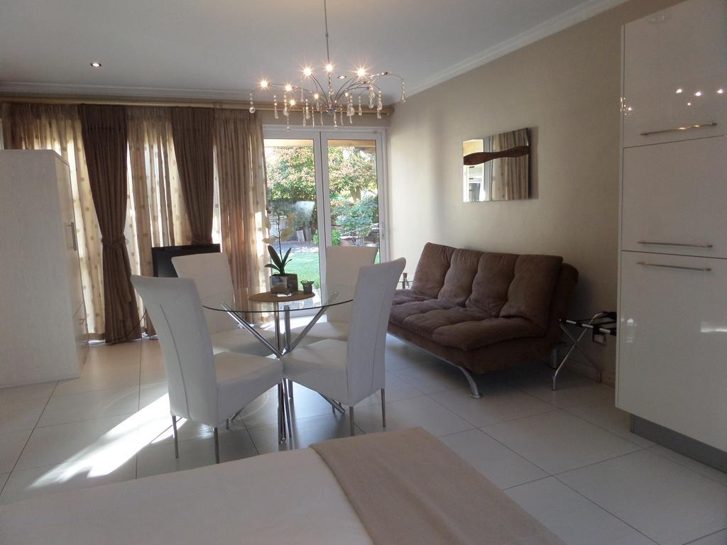 Kasa Nama Hotel Edgemead Стая снимка
